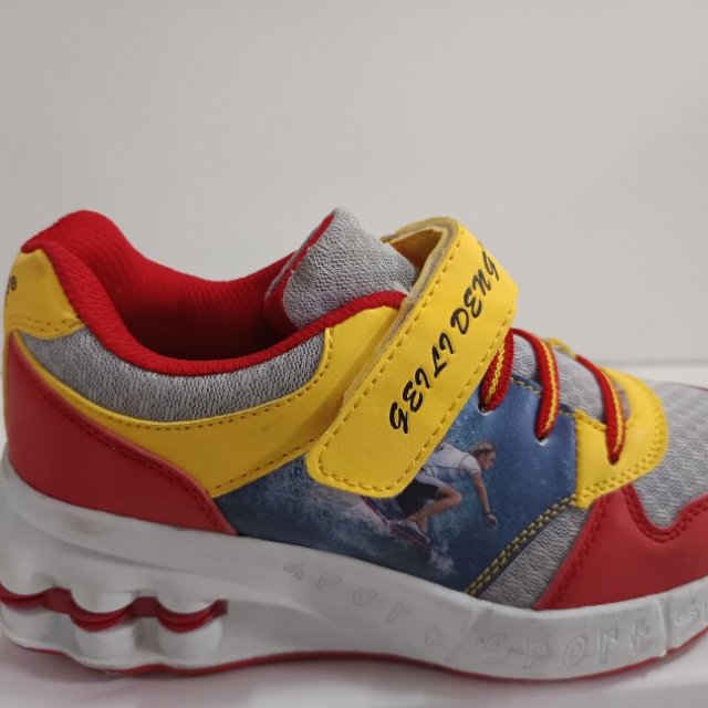 Stock Zapatillas con ruedas