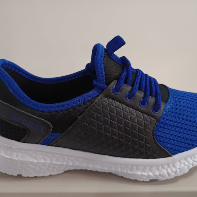 Stock zapatillas deportivas mujer y niños